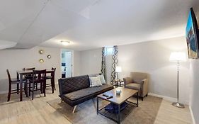 Adventure Awaits! 2 Bedroom Lower Unit With 2 Kings